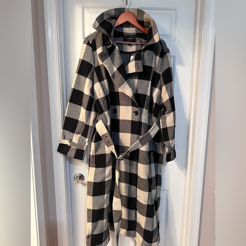 Banana Republic Wool Buffalo Check Coat. Size XL (fits 16-18).